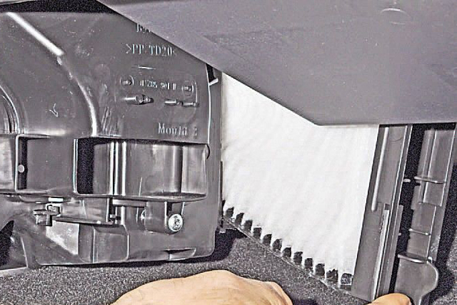 Салонный фильтр Рено Дастер: где находится, замена