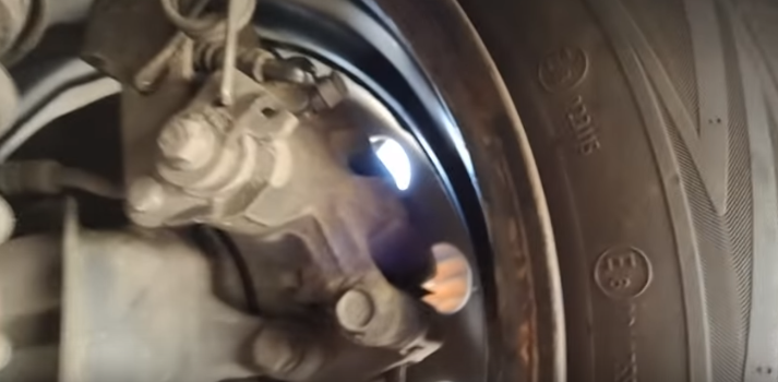 Замена тормозной жидкости на Киа Рио – периодичность замены и дополнительные возможности