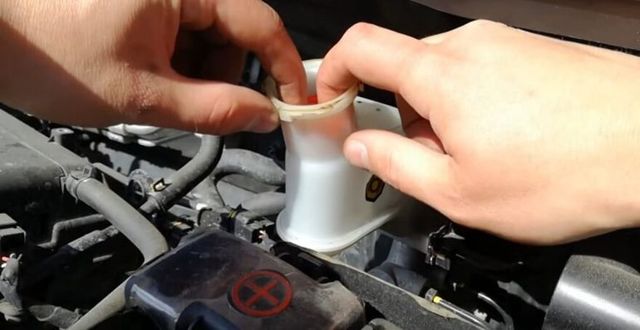 Тормозная жидкость на Киа Рио 3: выбор и замена