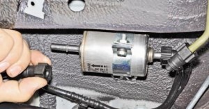 Топливный фильтр Шевроле Нива: где находится, замена