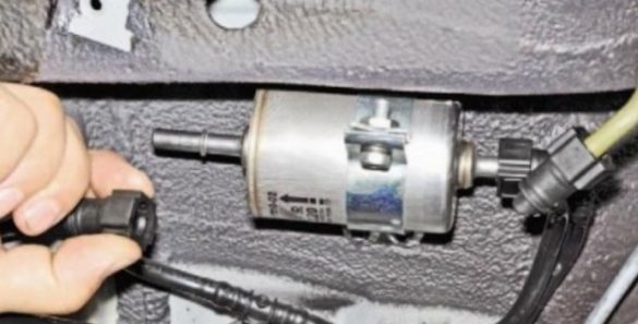 Топливный фильтр Шевроле Нива: где находится, замена