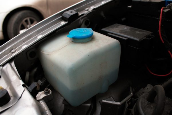 Замёрз бачок омывателя: что делать