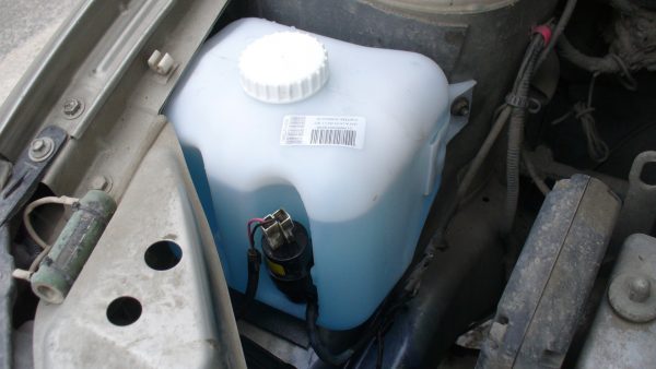 Замёрз бачок омывателя: что делать