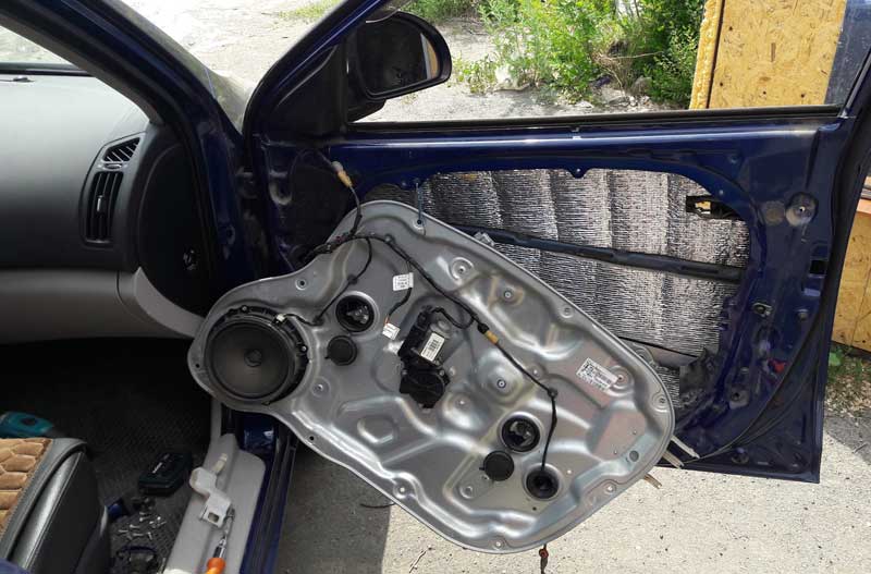 Reparasjon av låsen på inngangsdøren til Kia Ceed Kontroll og reparasjon av frontdørlås Kia Ceed