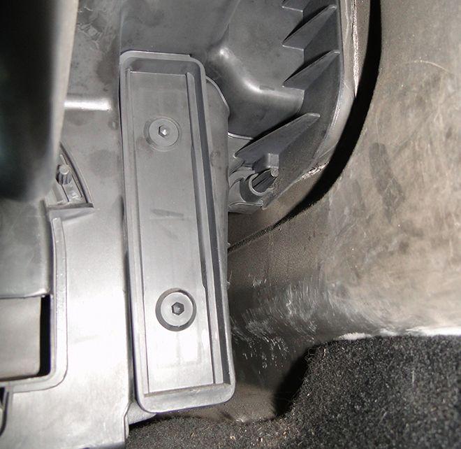 Как заменить салонный фильтр на Рено Дастер