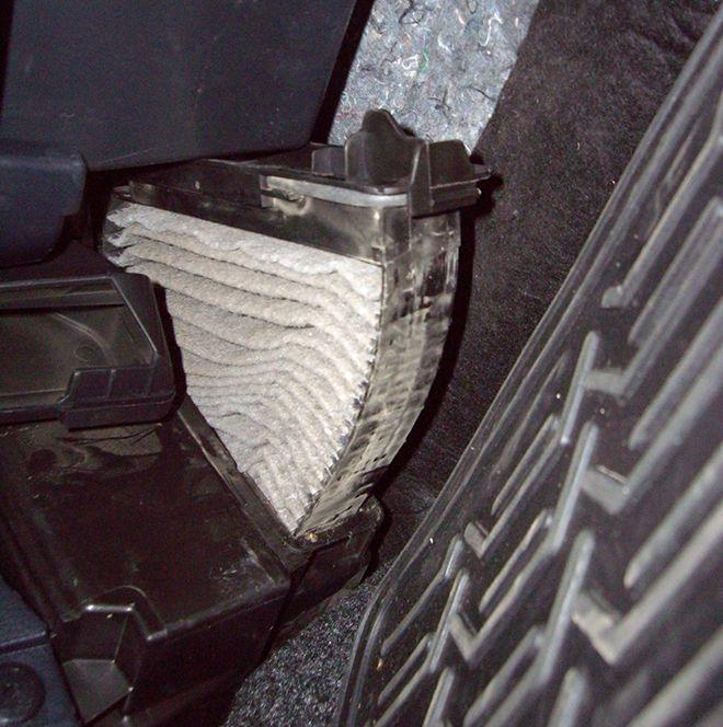 Как заменить салонный фильтр на Рено Дастер