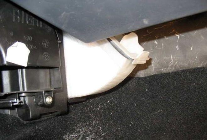 Как заменить салонный фильтр на Рено Дастер