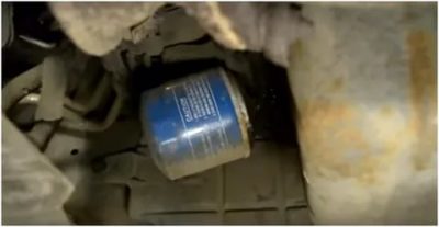 Где находится масляный фильтр на Хендай Акцент?