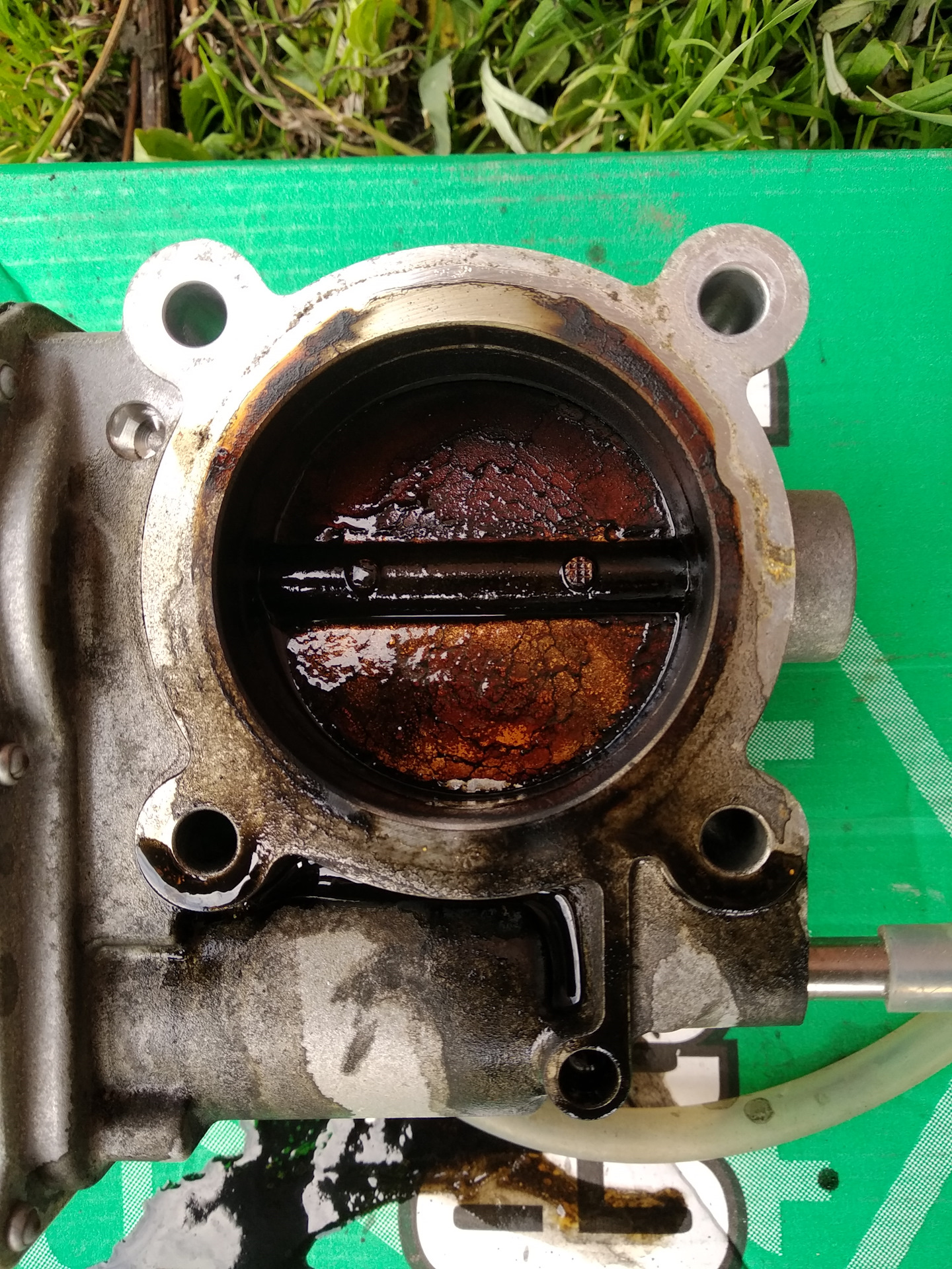 Загрязнение дроссельной заслонки.