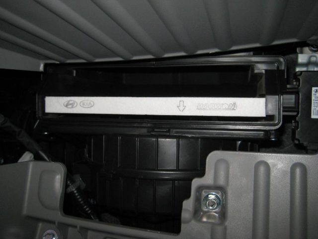 Замена салонного фильтра Хендай Солярис 2: инструкция, установка, проверка