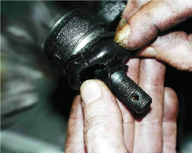 Симптомы неисправности рулевого наконечника