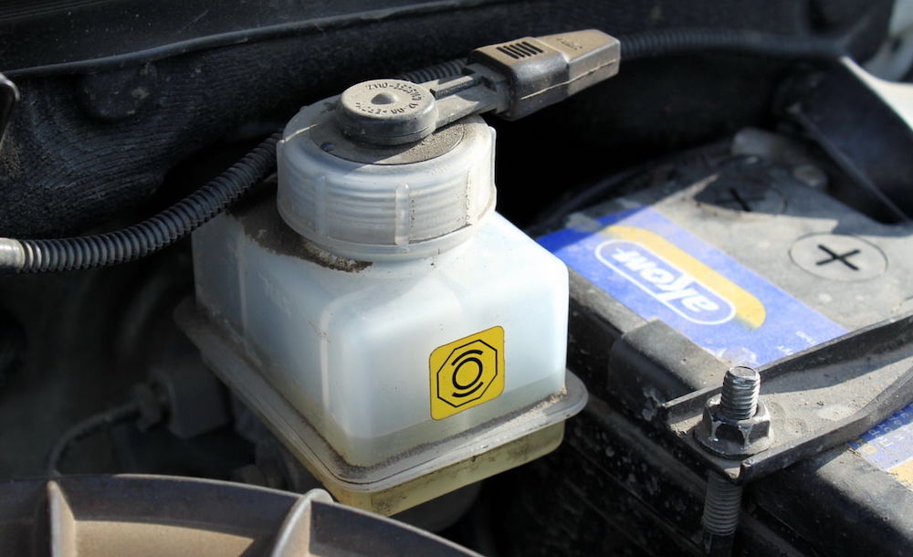 Особенности замены тормозной жидкости