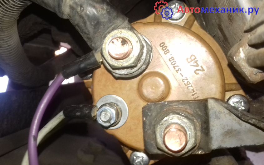  щелкает реле стартера но стартер не крутится