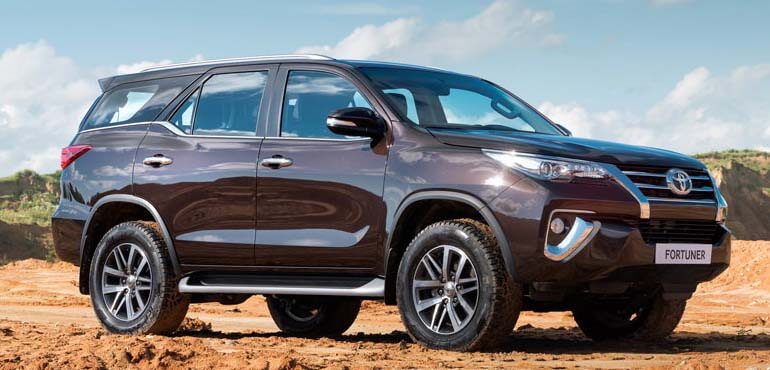 7 местный автомобиль