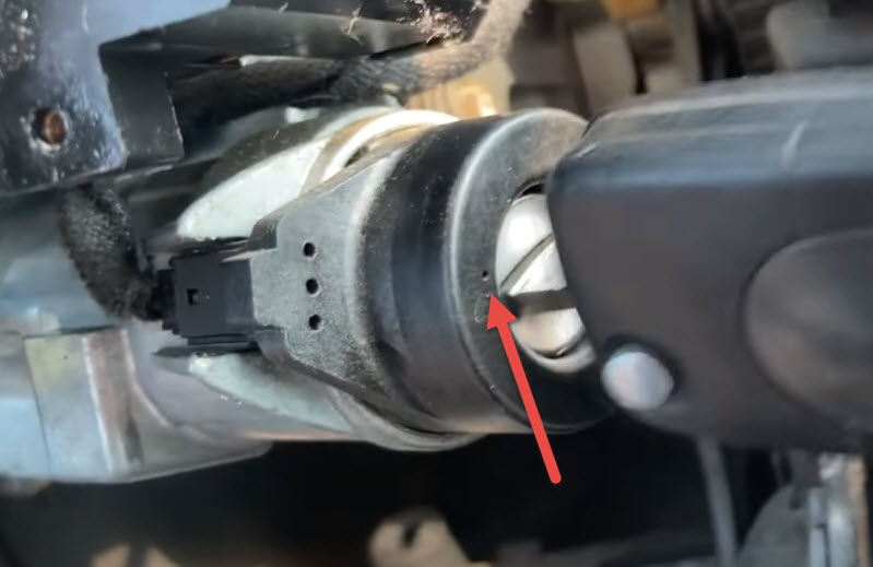 Не поворачивается ключ в замке зажигания: что делать и в чем причина