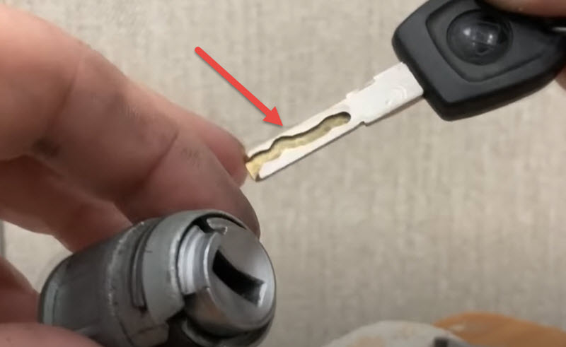 Не поворачивается ключ в замке зажигания: что делать и в чем причина