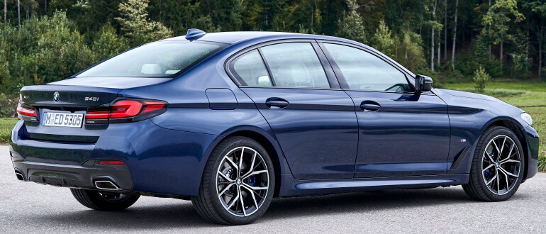 <p>Volkswagen Touareg</p> <p>» src=»/images/v6_top_pics/resized/1024xH/media/img/1/78/756783420468781.jpg» loading=»lazy»></p> <p>В рейтинг самых надежных дорогих кроссоверов попал Volkswagen Touareg нынешнего поколения. Всего 12% владельцев этого автомобиля за последние два года столкнулись с неполадками. Более того, водители признались, что большинство проблем были незначительны. Чаще всего они были связаны с внутренней отделкой и навигационной системой. Половину этих неполадок в сервисных центрах устранили за день. Другие 50% водителей рассказали, что ремонт немецких кроссоверов занял больше недели. Все работы были проведены бесплатно для владельцев Volkswagen Touareg: расходы были покрыты гарантией от автопроизводителя. Несмотря на то что немецкая компания так и не возобновила свою деятельность в России, Touareg все еще можно найти у отечественных дилеров. Также автомобиль нынешнего поколения можно без проблем найти и на вторичном рынке.</p> <h3>Porsche Macan</h3> <p><img class=