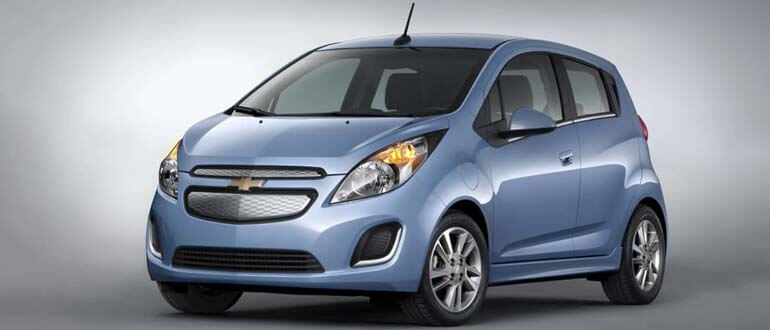 автомобиль для девушки новичка недорогой