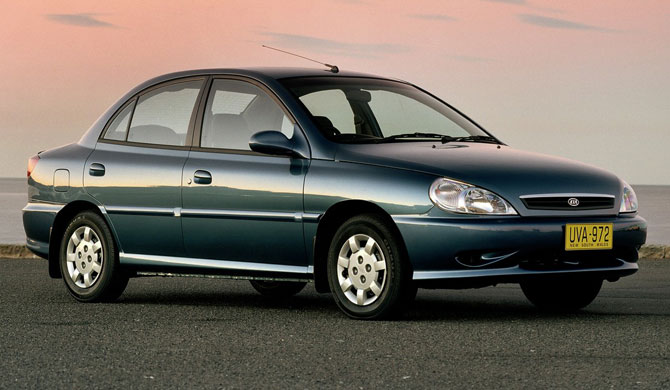 KIA Rio I - недорогой седан в пределах 200 тысяч рублей