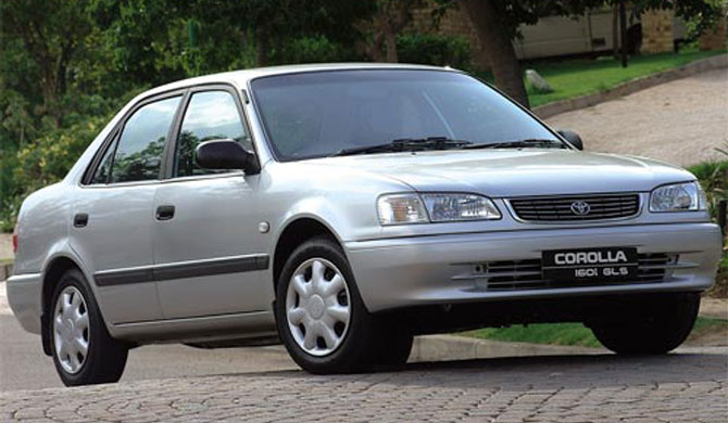 Toyota Corolla 8 - популярный подержанный автомобиль по цене до 200 тысяч рублей