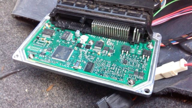 Когда на панели появляется восклицательный знак