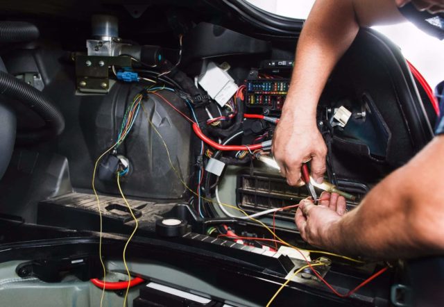 Когда на панели появляется восклицательный знак