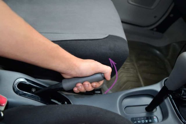 Горит значок на приборной панели - причины