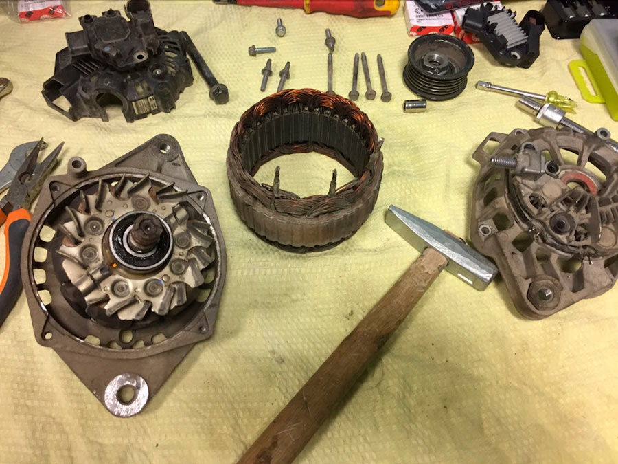 Разобранный генератор КИА Разобранный генератор КИА