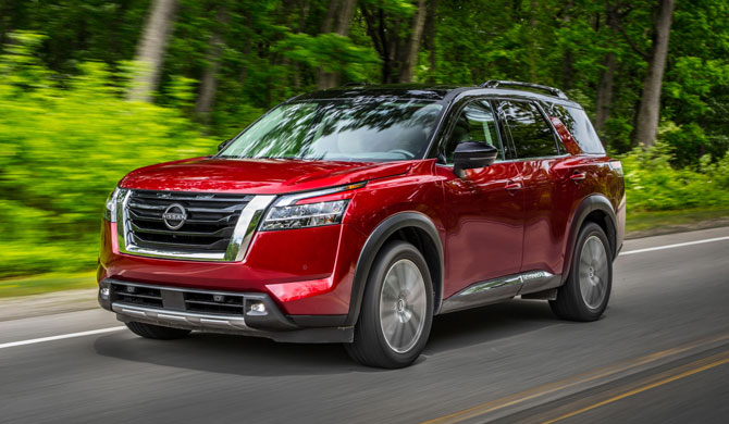Nissan Pathfinder - большой японский SUV от известного бренда