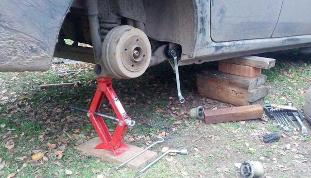 Грамотная замена сайлентблоков задней балки на Солярис своими руками