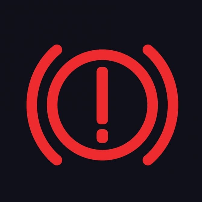 восклицательный знак на панели приборов