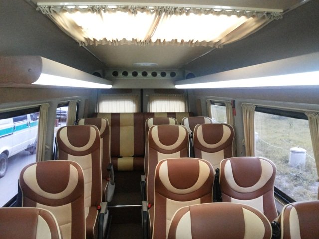 В салоне микроавтобуса В салоне микроавтобуса