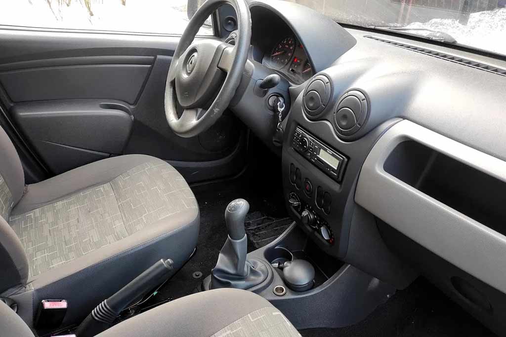 Салон Renault Logan