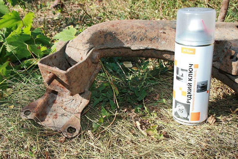 В какую сторону откручиваются болты