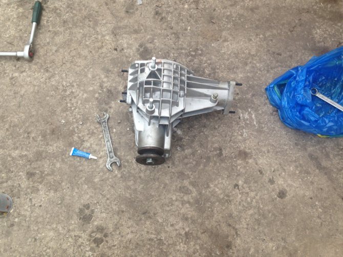 Как снять редуктор заднего моста у Нивы Шевроле