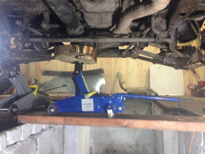 Как снять редуктор заднего моста у Нивы Шевроле