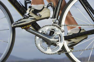 В какую сторону откручиваются болты