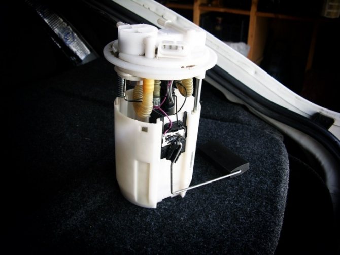 Признаки неисправного топливного фильтра, как провести его замену