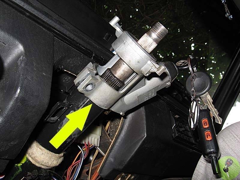 Что делать, если заблокировался руль и замок зажигания