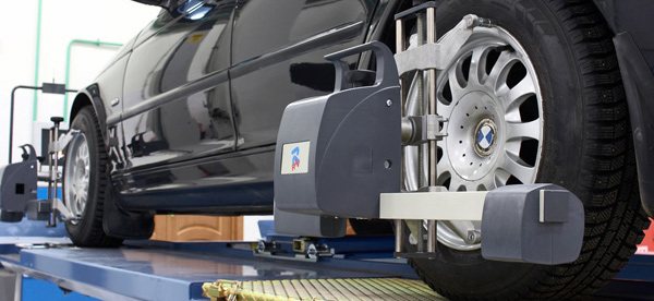 Хруст при повороте руля в движении и на месте: признаки и причины