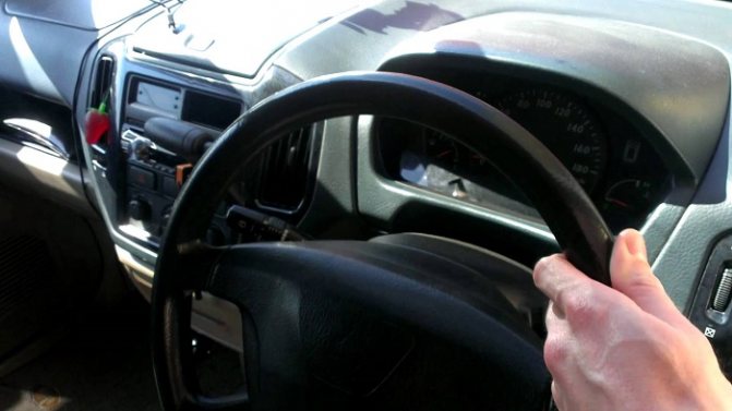 Хруст при повороте руля в движении и на месте: признаки и причины