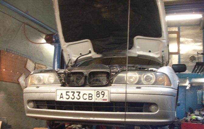 Хруст при повороте руля в движении и на месте: признаки и причины