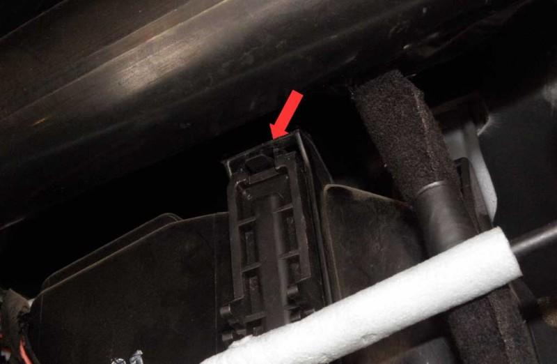 Фото рычага доступа к фильтру