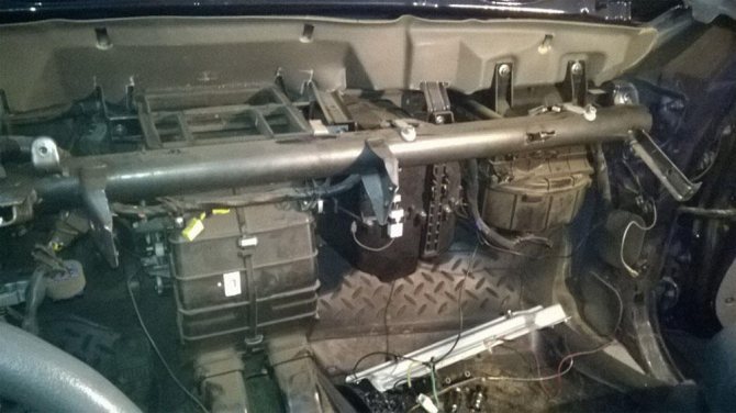 Снятие и установка радиатора отопителя