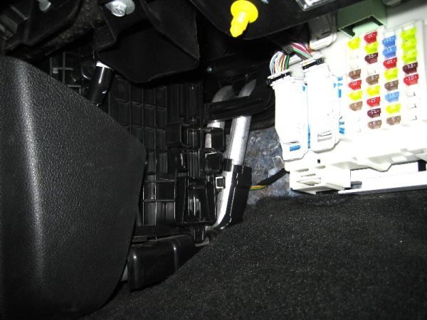 Пространство для доступа к крышке салонного очистителя воздуха