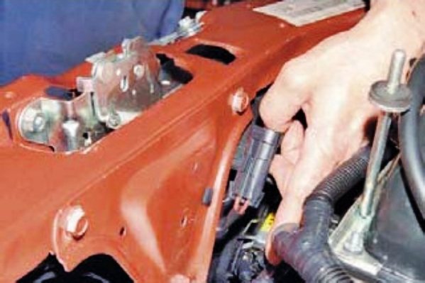 Как снять и заменить радиатор охлаждения Нива Шевроле