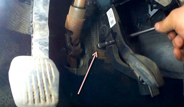 Салонный фильтр на Форд Фокус 2: где находится, замена