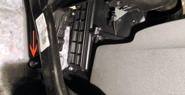 Салонный фильтр на Форд Фокус 2: где находится, замена