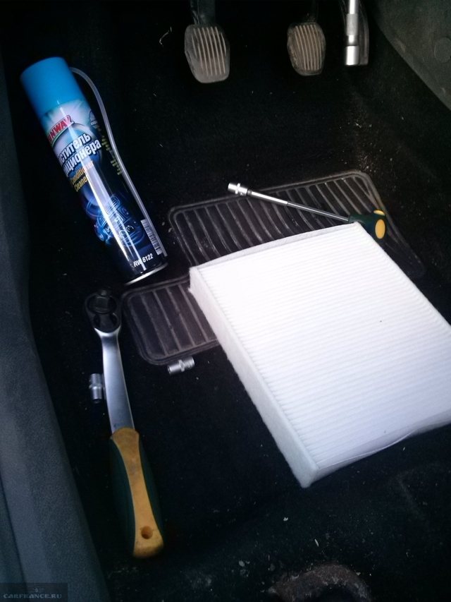 Салонный фильтр на Форд Фокус 2: где находится, замена
