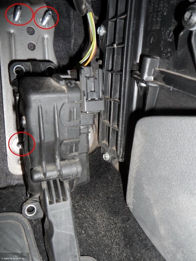 Салонный фильтр на Форд Фокус 2: где находится, замена